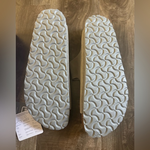 NEW in box. Birkenstock Arizona soft Footbed in Stone Coin, suede leather. 39 EU - Picture 8 of 9